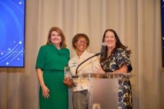 TRAC-Star-Honoree-Lashunda-Smith-center-with-Helen-Carona-and-TRAC-CEO-Nicole-Binkley